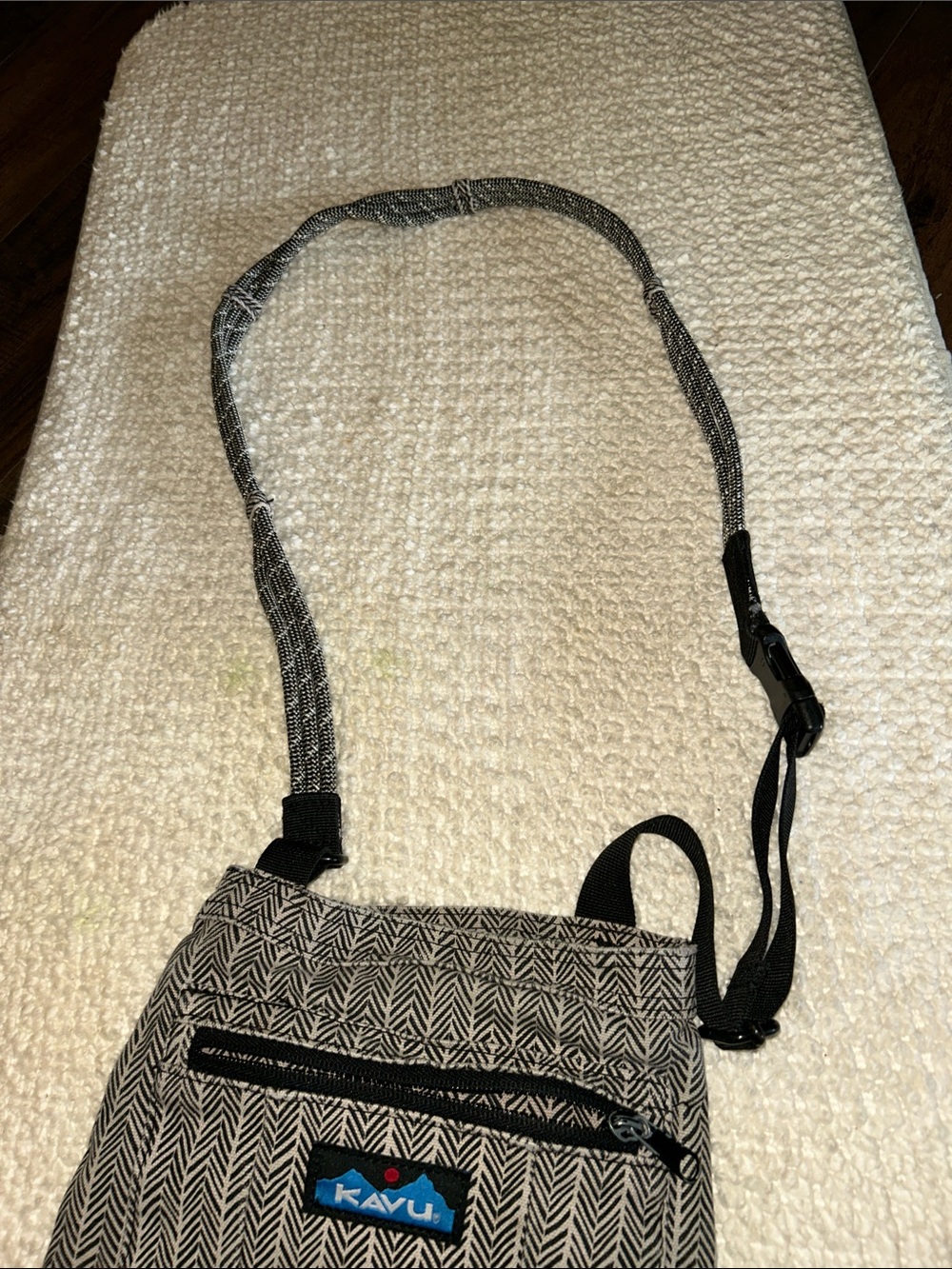 Kavu Black & Beige Herringbone Crossbody Sling - Picture 6 of 7